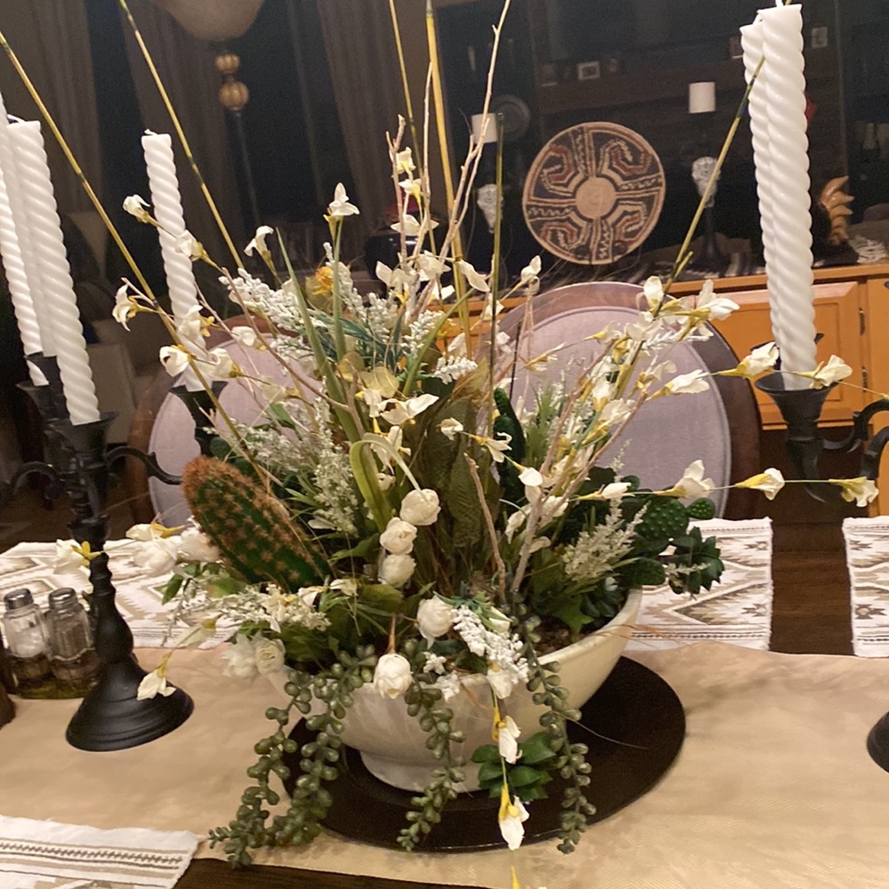 Breathtaking, dessert spring arrangement.